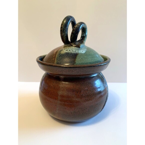 Mudworks USA Pottery Ceramic Jar Cannister Garlic Storage Curly Circle Lid Vents - Picture 4 of 11
